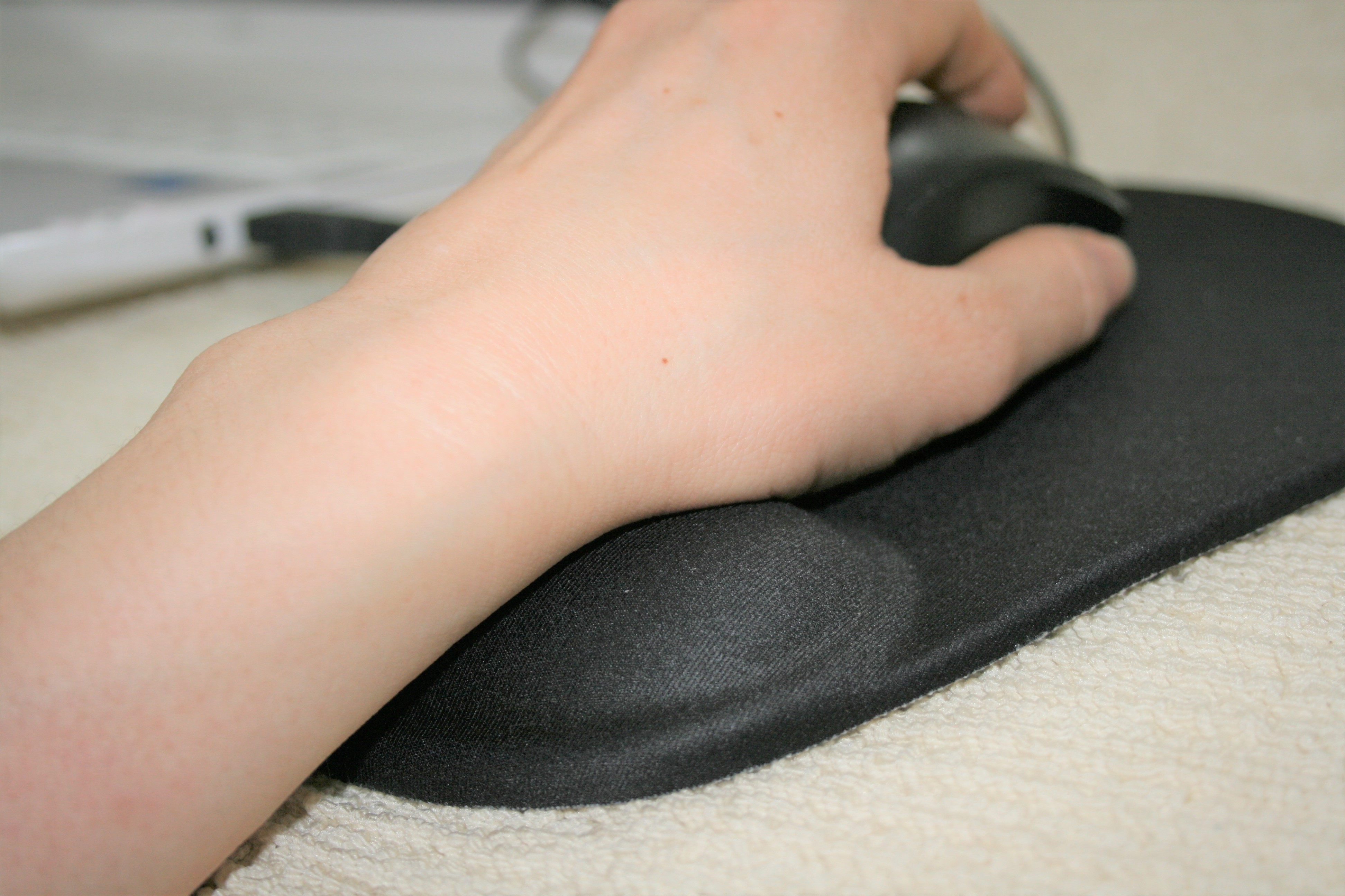 ゼストランサーのマウスパッドで痛みと手首タコが解消 長時間パソコンを使う人は必須です しゅふごころ